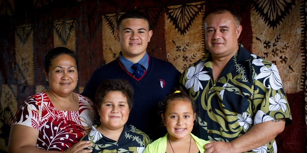 Tyler McCarthy (centre at back), with Quinton, 9, (centre left) Mercedez, 7, mum Lemalu and dad Sa. Photo / Sarah Ivey