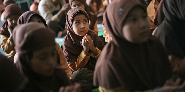 Students pray for the passengers aboard the missing Malaysia Airlines flight MH370 at a school in Medan, North Sumatra, Indonesia. Photo / AP