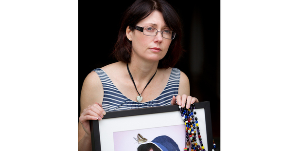 Kiri Speirs with a photo of daughter Zoe. Mementoes of the 6-year-old who died of cancer in 2012 were taken by thieves. Photo / Sarah Ivey