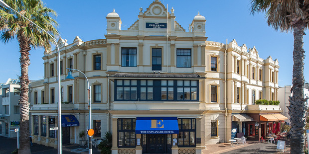The much-photographed frontal view of the hotel.