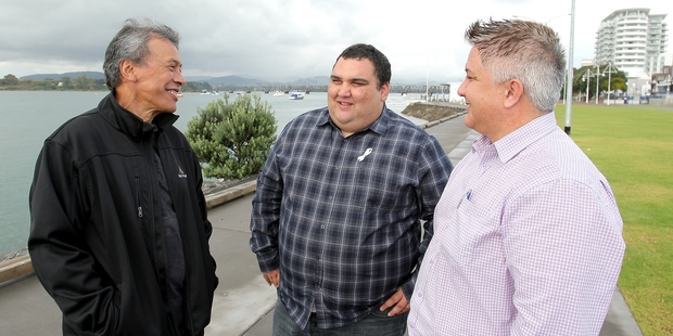 Ngai Te Rangi chairman Charlie Tawhiao, left, and Maori Language Commission representative Gareth Seymour (right) met with Tauranga Te Reo founder Pat Spellman to show their support for the project. Photo / Ruth Keber