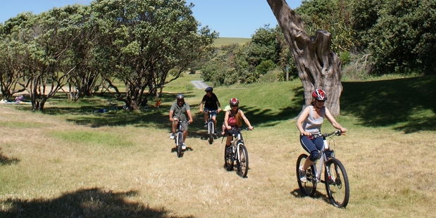 The 7km of cycle trail goes from Matakana to Omaha Beach, with a side trail to Point Wells.