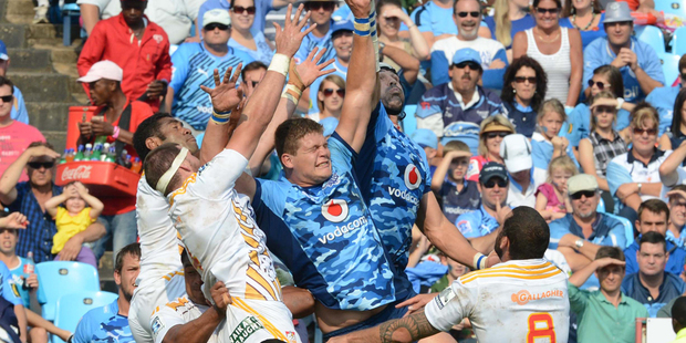 Matt Symons of the Chiefs and Paul Willemse of the Bulls in action during the Super Rugby Rd 7 match between Vodacom Bulls and Chiefs. Photo / Getty Images.