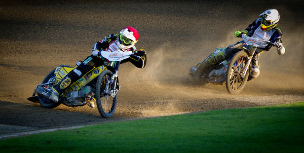 Martin Smolinski (Germany) leads Chris Holder (Australia) at Western Springs last night. Photo / Sarah Ivey
