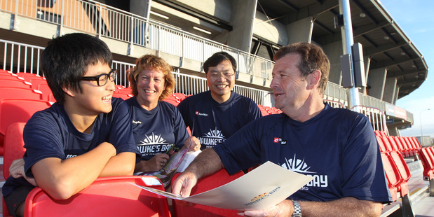 L-R: Taiki Yoshino, Hastings, Annette Black, Haumoana, John Chen, Napier, team liaison managers; David Nancarrow, event director.
