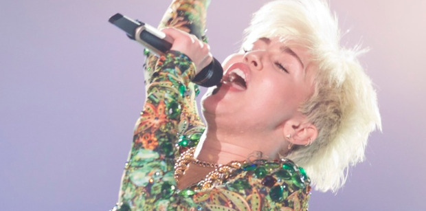 Miley Cyrus' latest concert included a giant blow-up replica of her dog, Floyd. Photo/AP