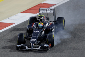 Sauber driver Esteban Gutierrez of Mexico under brakes during the Bahrain Formula One Grand Prix before his incredible crash. Photo / AP