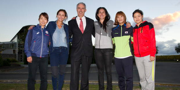 Team captains L/R Myuki Nakagawa of Japan, Luciana Aymar of Argentina, Lawrence Yule Hastings Mayor, Kayla Whitelock of New Zealand, Kim Jong Eun of Korea, Cui Qiuxia of China.