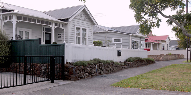 It is $138/week cheaper to rent a house in NZ than to own, says NZ Property Investors Federation. Photo /