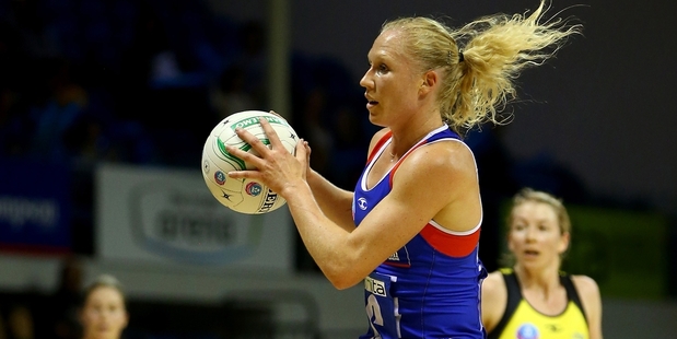 Laura Langman gets to 100 first as Casey Kopua's Magic had a bye in round 7 and Irene van Dyk's Pulse have their break. Photo / Getty Images