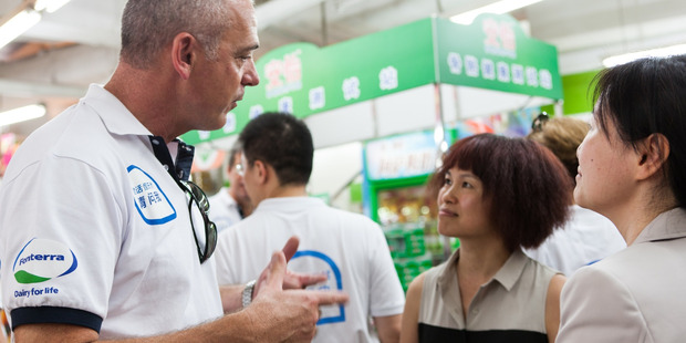 Fonterra's Theo Spierings chats to Chinese consumers.
