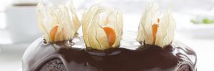 Get creative with garnishing your cake. Photo/Thinkstock