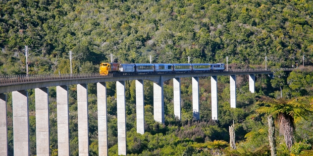 The Northern Explorer crosses the Hapuawhenua Viaduct.