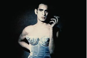 Tanel Bedrossiantz wearing a dress from the women's fall/winter 1984-1985 collection. Pictures / Getty Images, Darenote, Paolo Roversi.