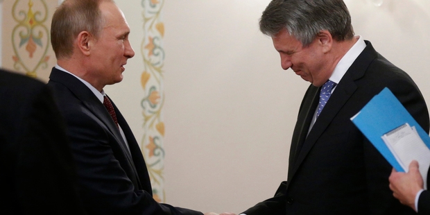 Russian President Vladimir Putin, left, shakes hands with Royal Dutch Shell's CEO Ben Van Beurden during their meeting. Photo / AP