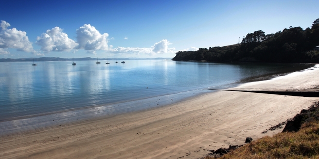 Tindalls Beach on the Whangaparaoa Peninsula, site of Russell Coutts' new home. Photo / Doug Sherring