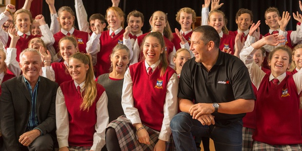 Head of Jetstar NZ Grant Kerr (left) and Flying Start judge Steve Price with the Dunstanza choir.
