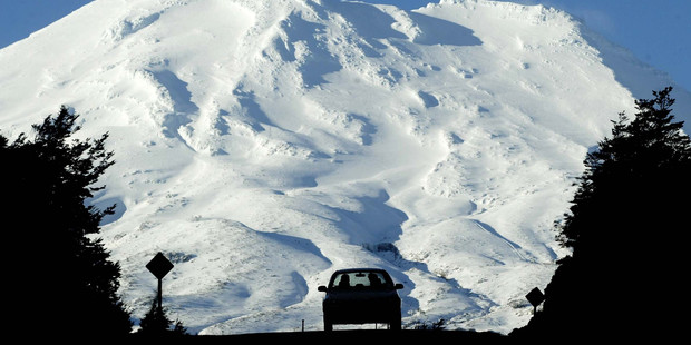 Skiers head home from Turoa skifield after a day on the slopes of Mt Ruapehu. Photo / Alan Gibson