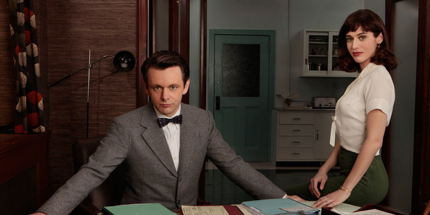 Michael Sheen as Dr. William Masters and Lizzy Caplan as Virginia Johnson in Masters Of Sex.