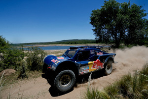 Buggy driver Carlos Sainz, and co-pilot Timo Gottschalk, race during the first stage of the Dakar Rally between the cities of Rosario and San Luis, Argentina. Photo / AP