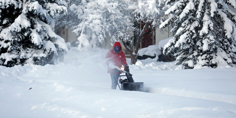 Daryl Daugherty clears the footpath in front of his home in Carmel, Indiana. Photo / AP