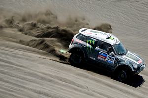 Mini driver Stephane Peterhansel and co-pilot Jean Paul Cottret, both of France, race during the second stage of the Dakar Rally between the cities of San Luis and San Rafael, Argentina. Photo / AP