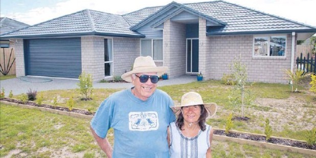 LIVING THE LIFESTYLE: Stan and Bette English have settled quickly into Papamoa.