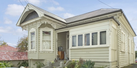 The house in Grosvenor St was built in 1908 and still has its original kitchen and bathroom.