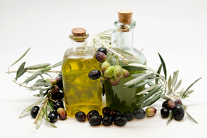 3.5 tablespoons of olive oil a day are ideal for a person at high risk of heart disease.
Photo / Thinkstock