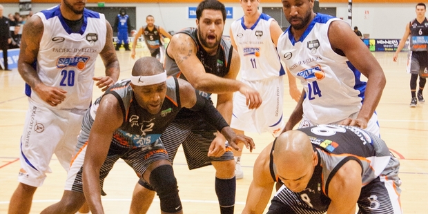 Paora Winitana tries to gather, with Kareem Johnson (headband) and Darryl Jones in support. Saints' BJ Anthony, Jordan Ngatai and Ernest Scott watch. Photo/Glenn Taylor