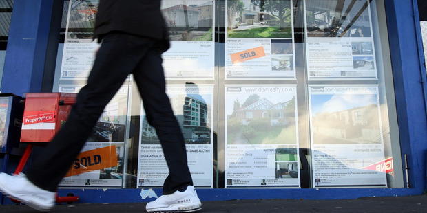 Home buyers are being urged not to wait for the Reserve Bank to lift lending restrictions on banks. Photo/ Dean Purcell.