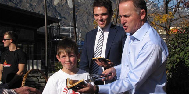 rime Minister John Key hands out free sausages yesterday with Cody Campbell (9), of Queenstown, and Clutha-Southland National Party candidate Todd Barclay. Photo / Tracey Roxburgh