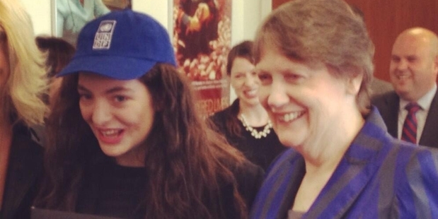 Lorde hobnobs with Helen Clarke.