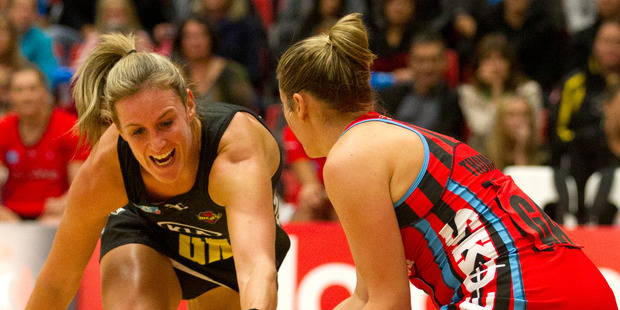 Magic player, Leanna de Bruin, fights for the ball with Tactix player, Anna Thompson. Photo / Alan Gibson