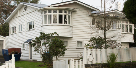 The house at 21 Maungakiekie Avenue, at the centre of the Cornwall Park Trust dispute with Young Xin Chen. Photo / Greg Bowker