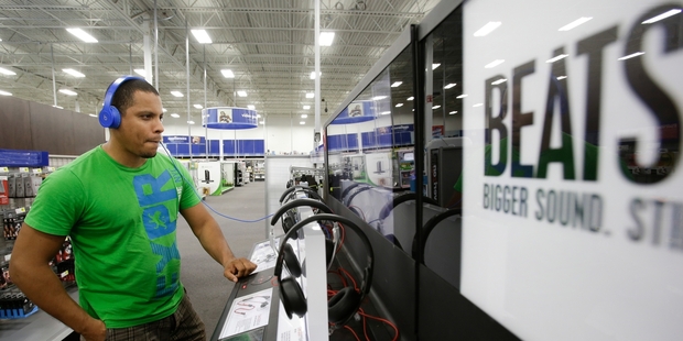 Apple is likely to advertise and possibly offer bundled discounts to make Beats Music a bigger force. Photo / AP