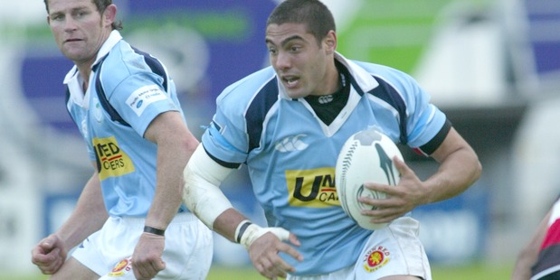 Former Taniwha Daniel Bowden has signed on with the Blues for the next two seasons.