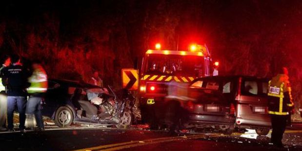 Emergency service personnel attend the scene of a head-on crash at the top of the Kaimai Ranges which left a 9-year-old girl dead. Photo / APN