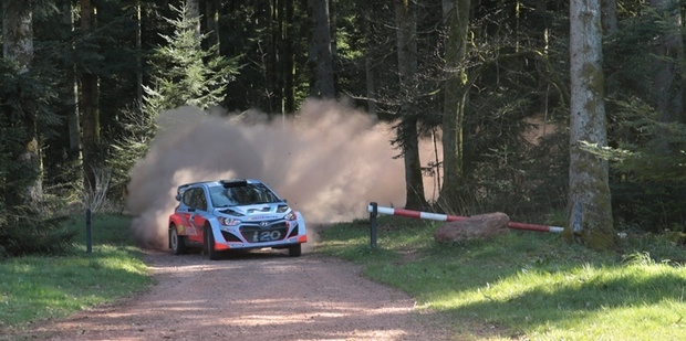 Kiwi rally drivers Hayden Paddon and John Kennard testing the Hyundai i20 WRC.