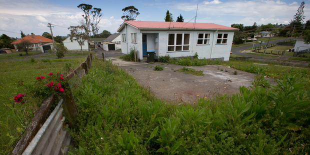There were 714,000 properties worth less than $400k for sale nationwide a year ago. That's dropped 8 per cent. Photo / NZH