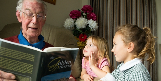 Leslie 'String' Garner with his two great-grandnieces, Tahlia Kara-Melvin, 4, and Maya Todd, 7. Photo / Pam Carmichael