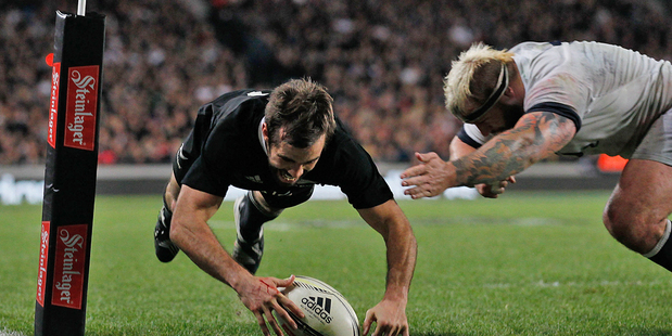 Conrad Smith scores the match-winner for the All Blacks. Photo / Getty Images
