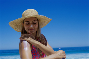 Sunscreen does not offer complete protection from cancer, hats and shade are also very important, researchers say.