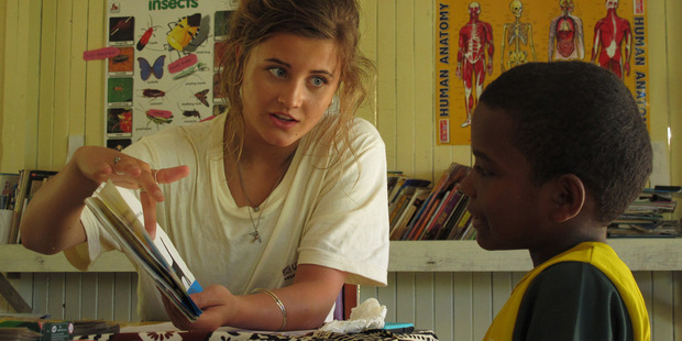 Volunteer Holly Satterfield helps Marika, a Year 3 pupil at Naviti District School in Fiji's Yasawa Islands, with his reading. PHOTO / PETER DE GRAAF