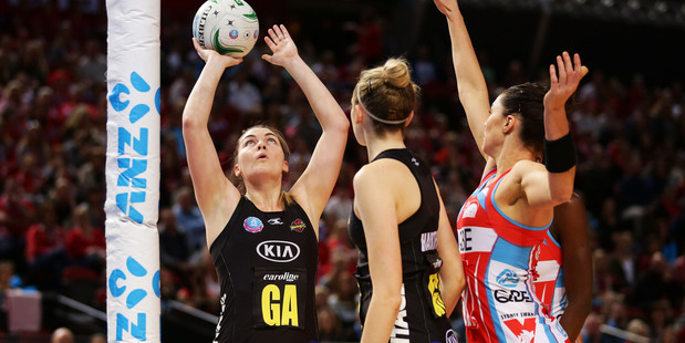 Ellen Halpenny of the Magic shoots during the match against the Sydney Swifts. Photo / Matt King