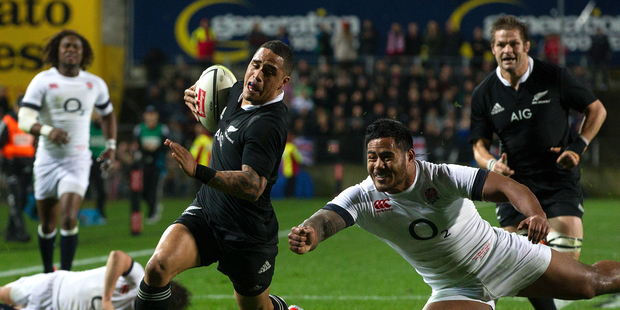 All Blacks player Aaron Smith breaks free from England players to score during the test match between the All Blacks and England played at Waikato Stadium in Hamilton tonight. Photo / Alan Gibson.