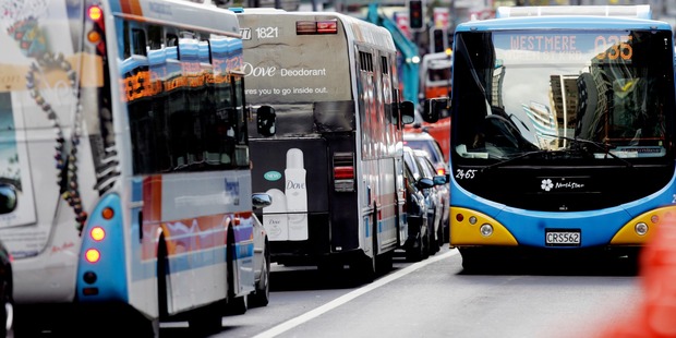 The bus drivers' union says passengers who believe their Hop card has a glitch should refuse to leave the bus. Photo / Doug Sherring