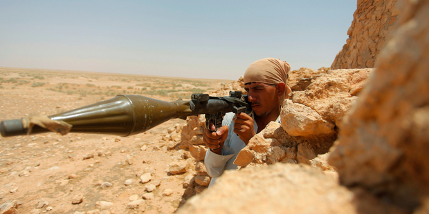 An Iraqi Shiite tribal fighter takes a position outside the Shiite holy city of Najaf, 160 kilometres south of Baghdad. Photo / AP