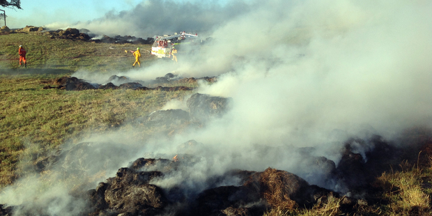 FIRE DANGER: Members of Taupo Volunteer Rural Fire Force work on extinguishing a fire on Paritaniwha Rd at Whakamaru. TMO 06Mar14 - 060314twfiredanger FIRE DANGER: Members of Taupo Volunteer Rural