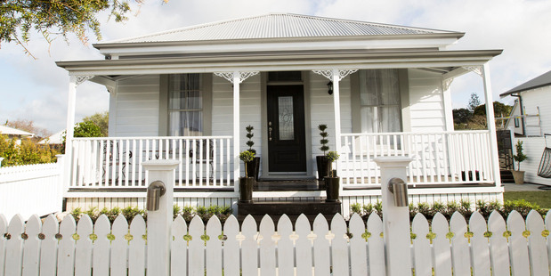 The Belmont house done up by winners Caleb and Alice Pearson sold for $1.126 million.